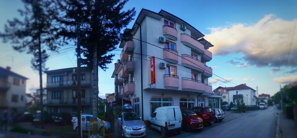 Hotel Montenegro Struga Bagian luar foto