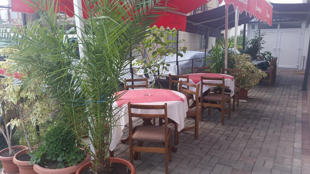 Hotel Montenegro Struga Bagian luar foto