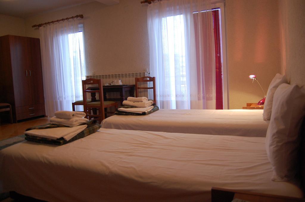 Hotel Montenegro Struga Bagian luar foto