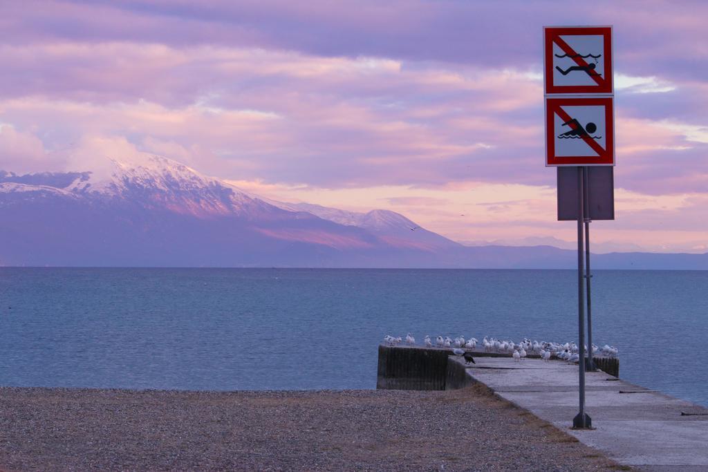 Hotel Montenegro Struga Bagian luar foto