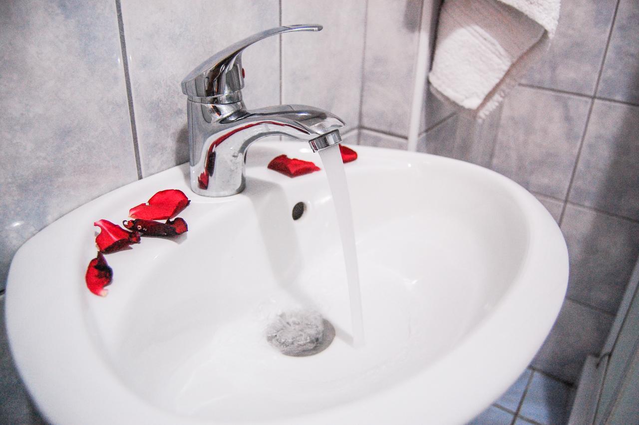 Hotel Montenegro Struga Bagian luar foto