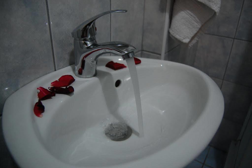 Hotel Montenegro Struga Bagian luar foto