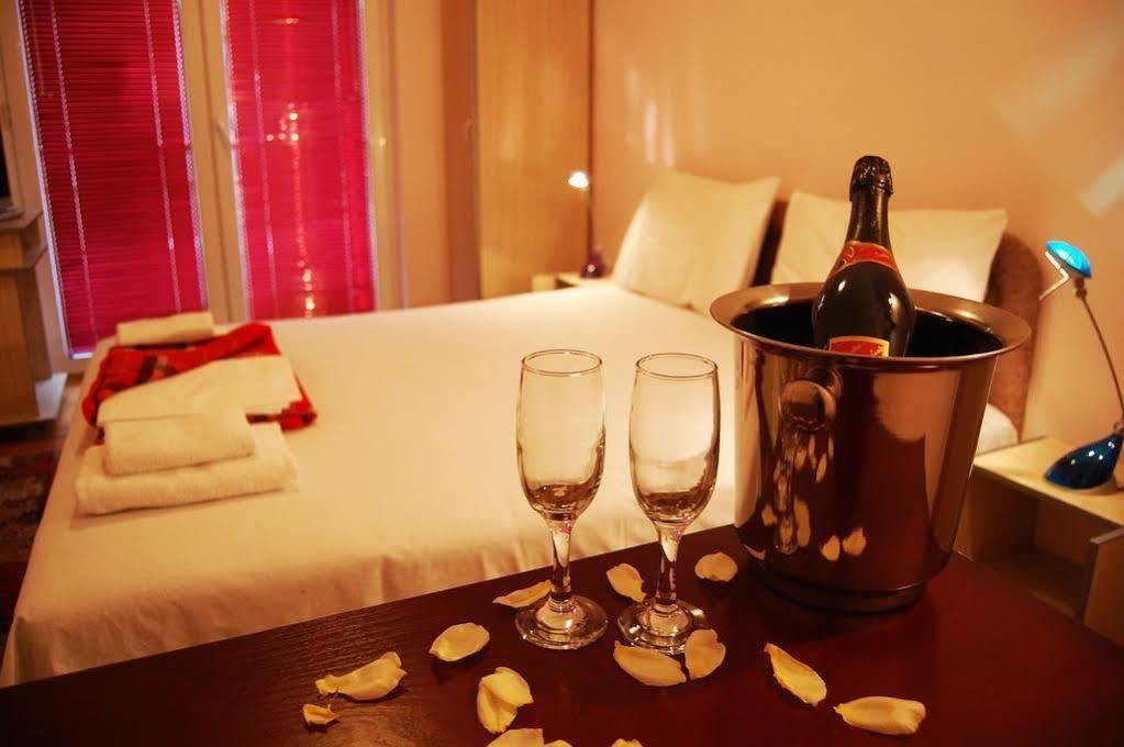 Hotel Montenegro Struga Bagian luar foto