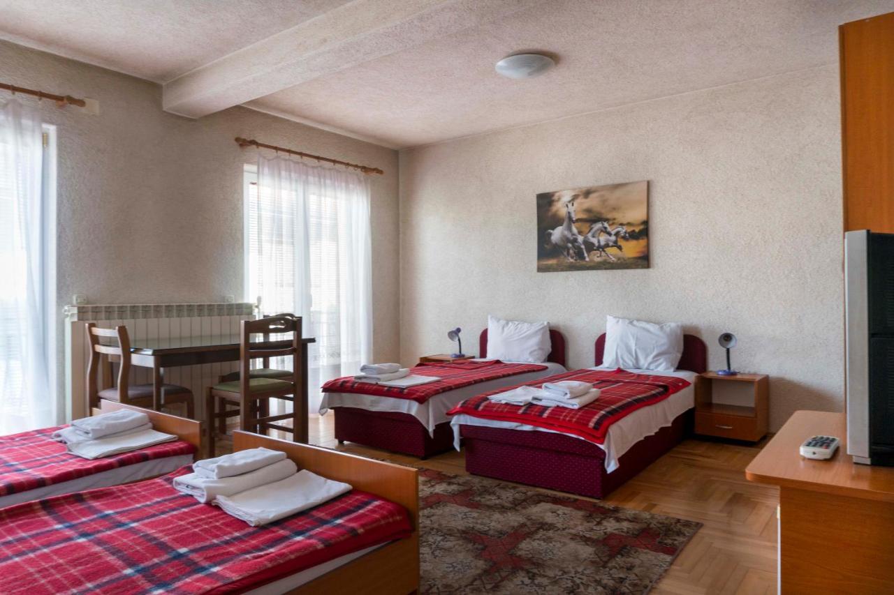 Hotel Montenegro Struga Bagian luar foto